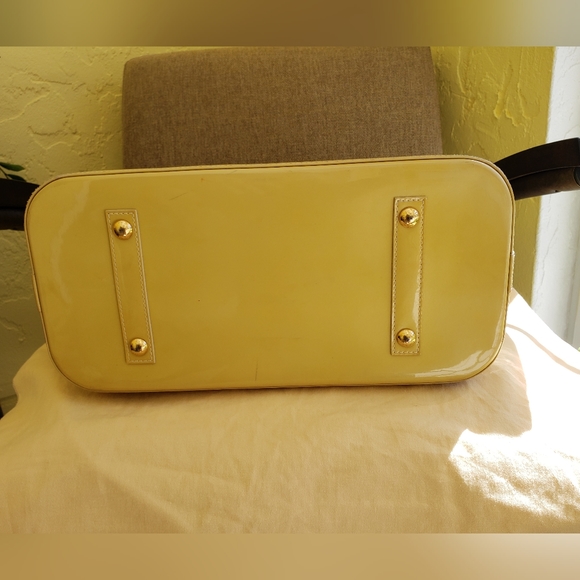Authentic Louis Vuitton Monogram Alma GM Vernis Leather Handbag - Picture 3 of 15